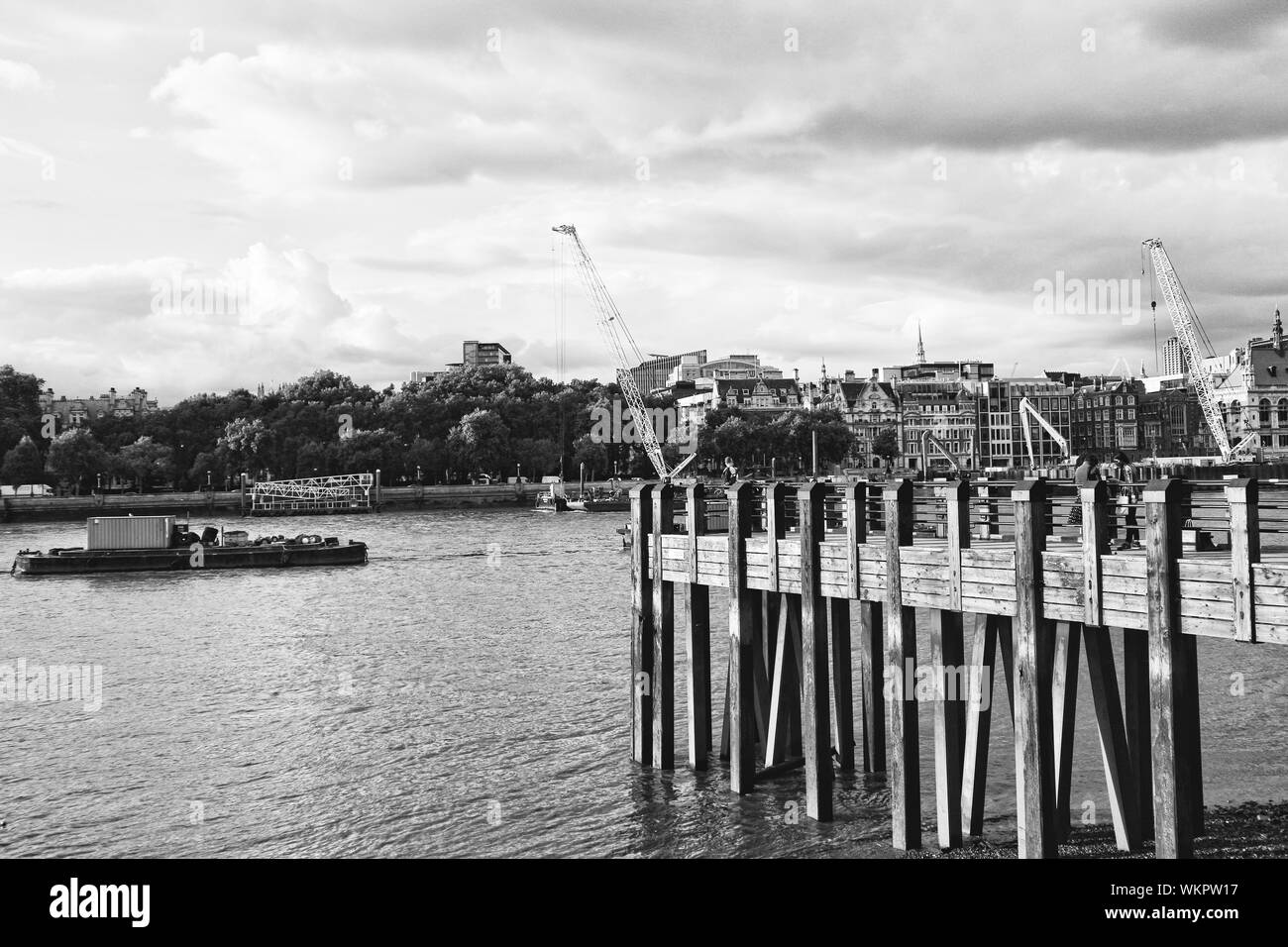 Die Erkundung der Thames River's South Bank in London. Stockfoto