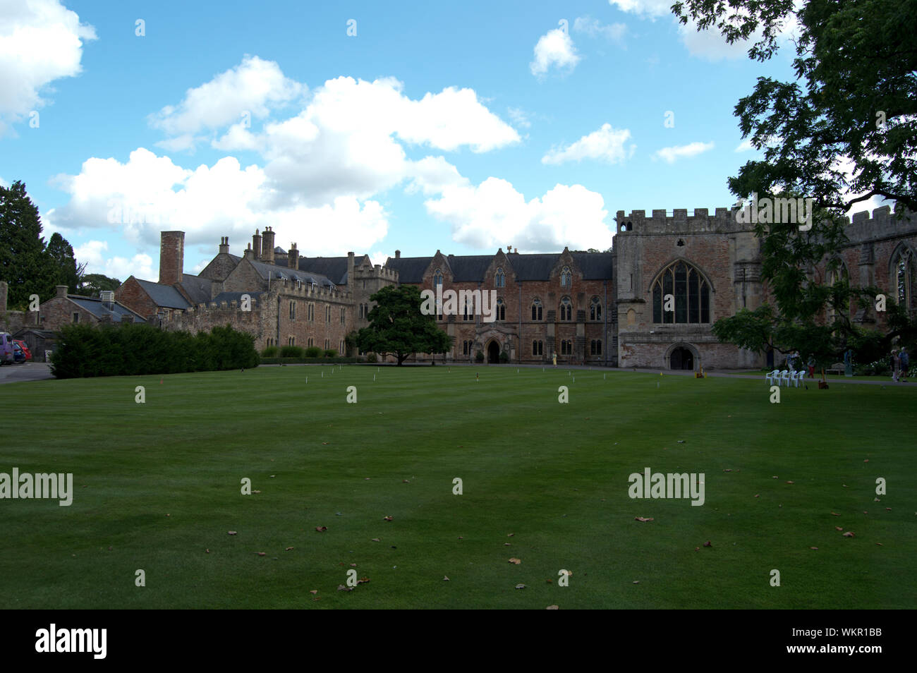 Croquet Rasen an Bishop's Palace Gärten, Brunnen, Somerset, England Stockfoto