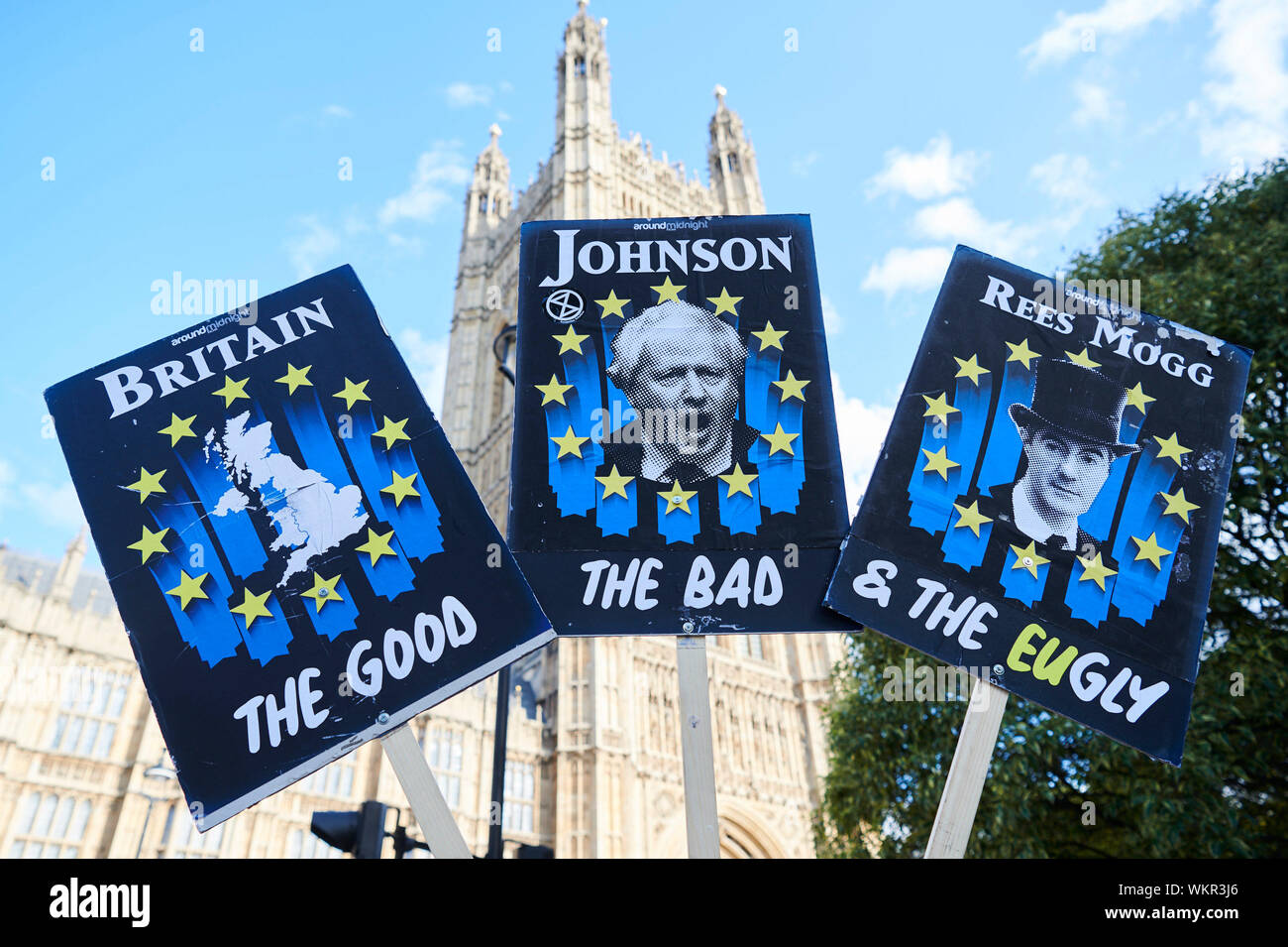 London, Großbritannien. 4. Sep 2019. "Die Guten, die Schlechten und Zeichen der EUgly' auf 'Defend außerhalb des Parlaments unsere Demokratie Rally'. Unterstützer und Aktivisten melden Sie ein Kreuz Party Rally, in der die Menschen Boris Johnson zwingen, seine Politik der verbrannten Erde Brexit auf dem Land zu stoppen. Quelle: Thomas Bowles/Alamy leben Nachrichten Stockfoto