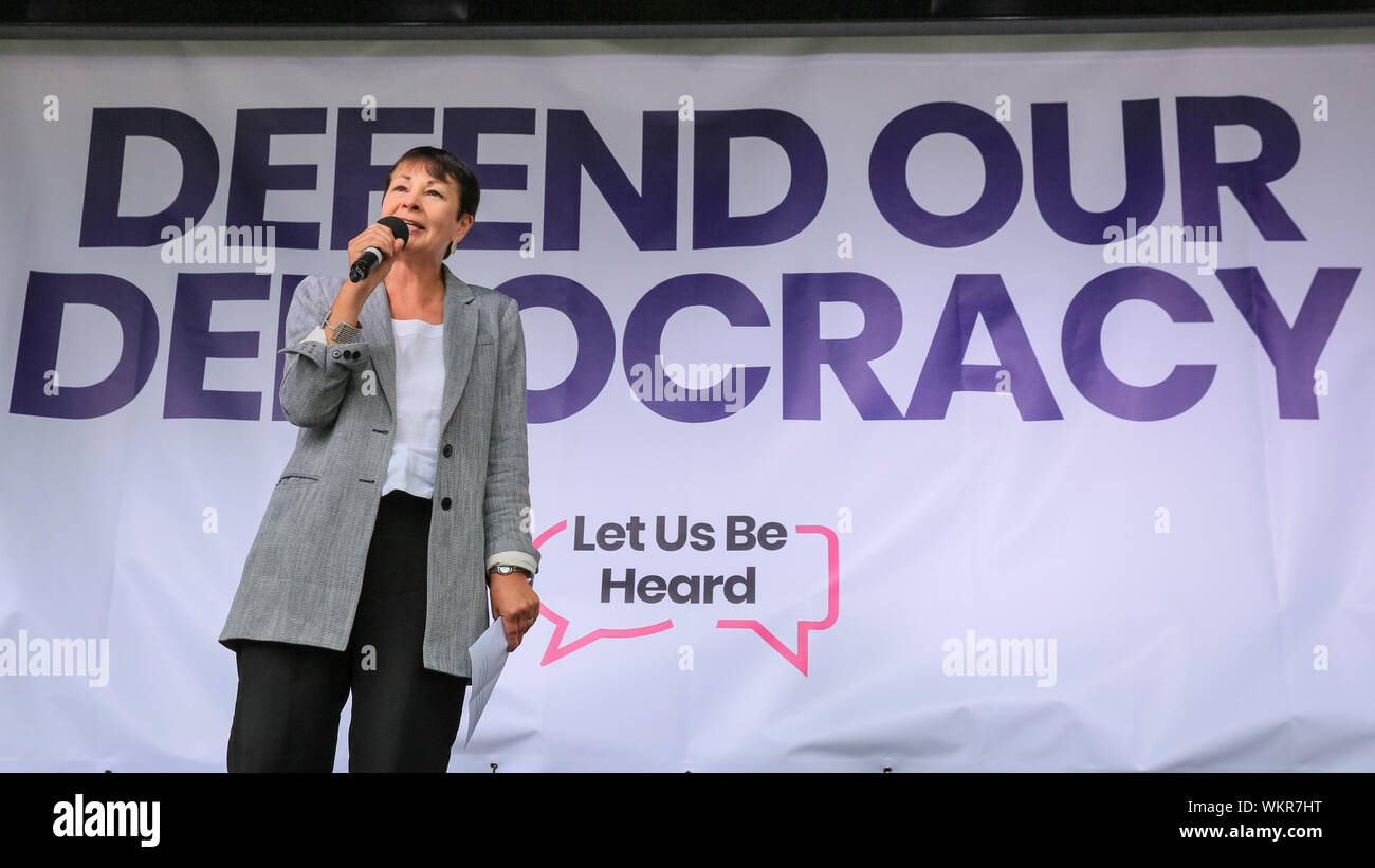 Westminster, London, 04. Sep 2019. Caroline Lucas, Co-leader, die Grüne Partei. Politiker sprechen sich leidenschaftlich auf die Bühne. spricht an der Abstimmung Rallye in Parliament Square, Westminster, mit dem Ziel einer abschließenden Abstimmung über Brexit zu erhalten. Viele der Redner kurz danach ins Parlament rush ihre Stimmen in eine weitere Runde von entscheidender Brexit zu werfen ähnliche Entscheidungen getroffen werden. Credit: Imageplotter/Alamy leben Nachrichten Stockfoto