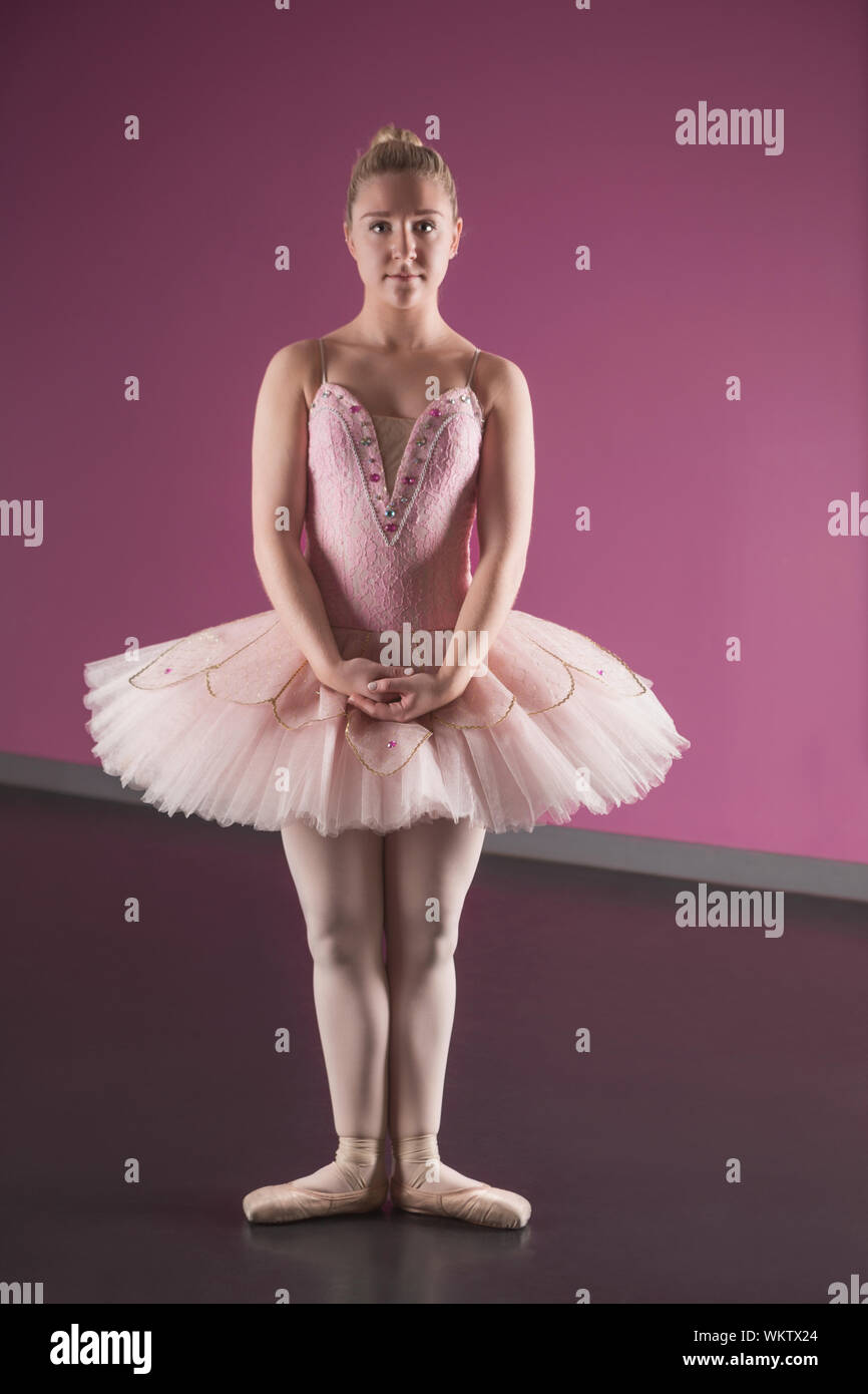 Ballet First Position Stockfotos und -bilder Kaufen - Alamy