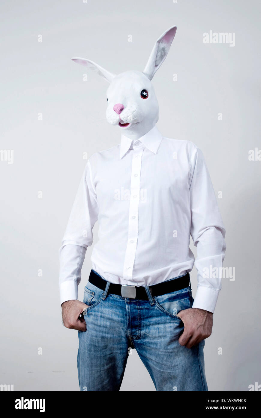 Kaninchen maske -Fotos und -Bildmaterial in hoher Auflösung – Alamy