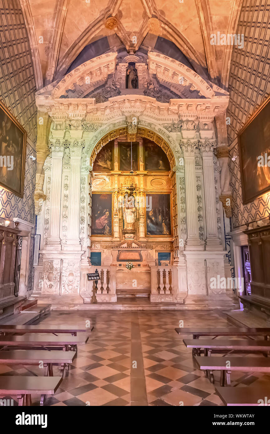 Coimbra, Portugal, 18. Juli 2019: Kapitel Zimmer (Sala tun capitulo) im Kloster von Santa Cruz. National Monument, da die ersten zwei Könige der Por Stockfoto