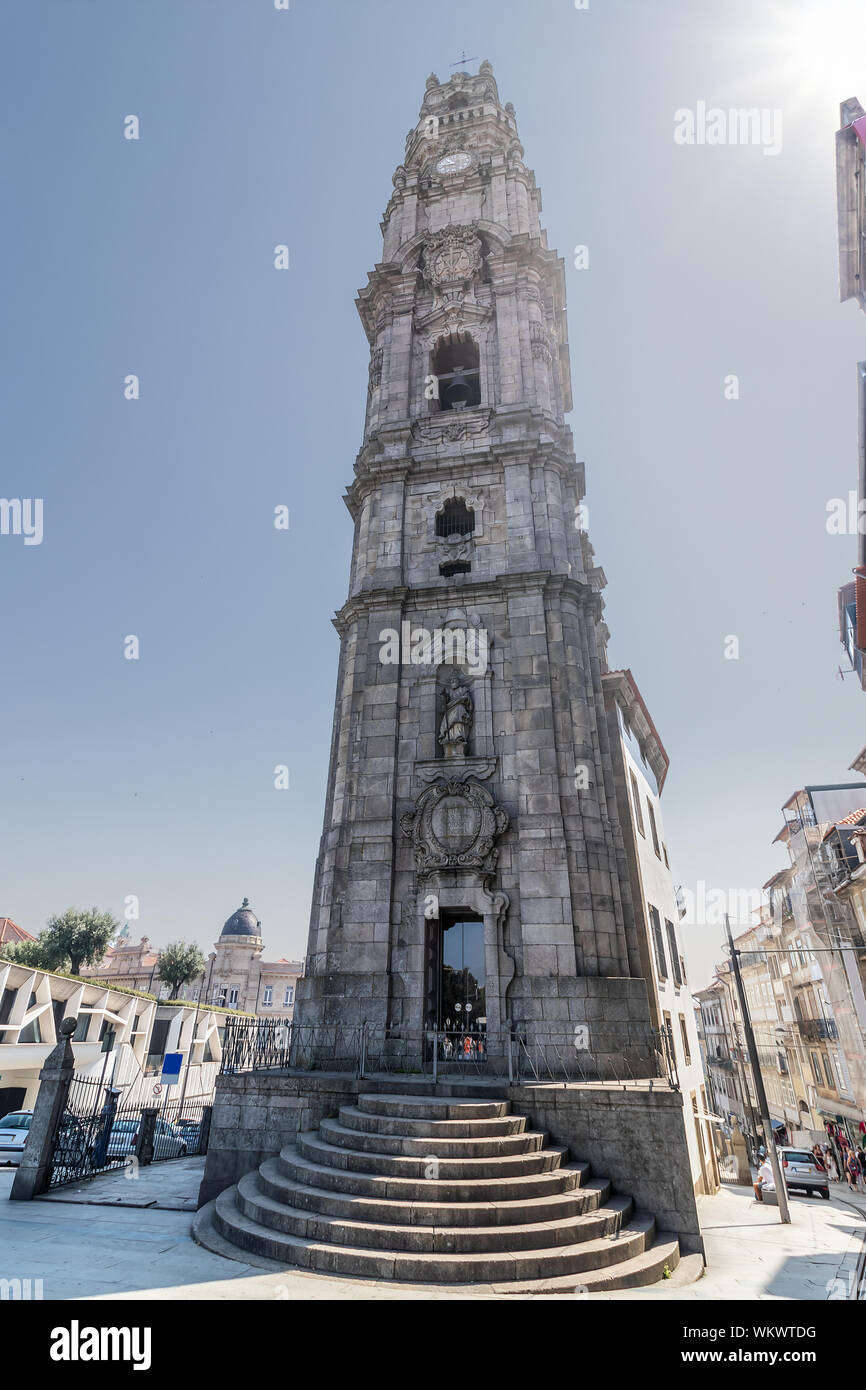 Clerigos Turm (Torre Dos Clerigos) in Porto (Portugal) Stockfoto