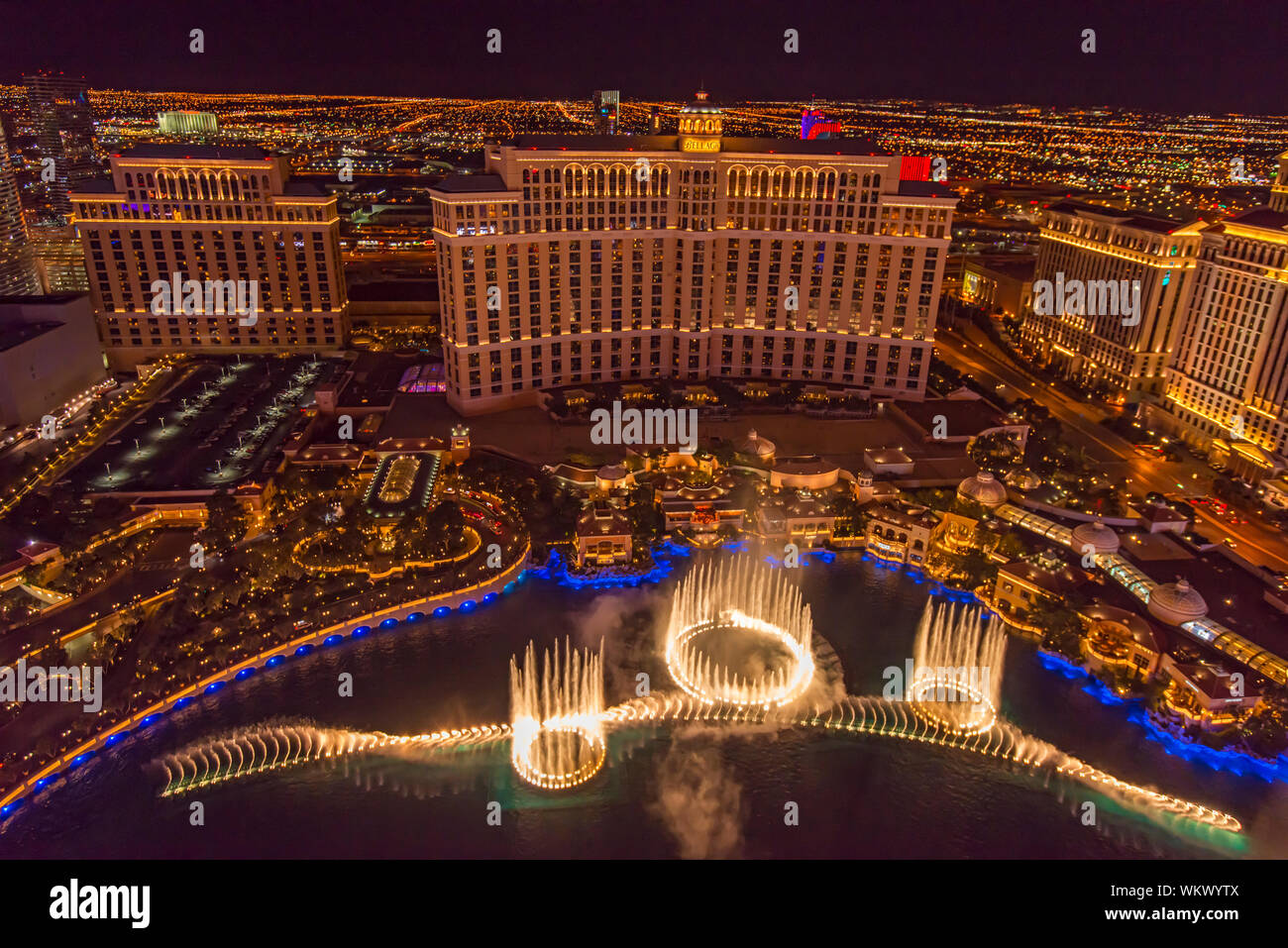 Las Vegas bei Nacht aus dem Paris Casino Resort Hotel Eiffel Turm, Las Vegas, Nevada, USA Stockfoto