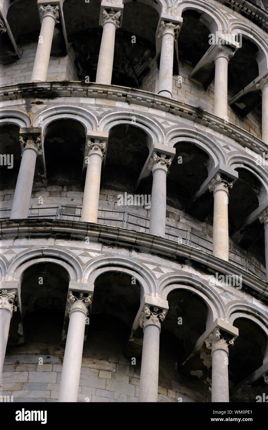 Bögen der Schiefe Turm von Pisa Stockfoto