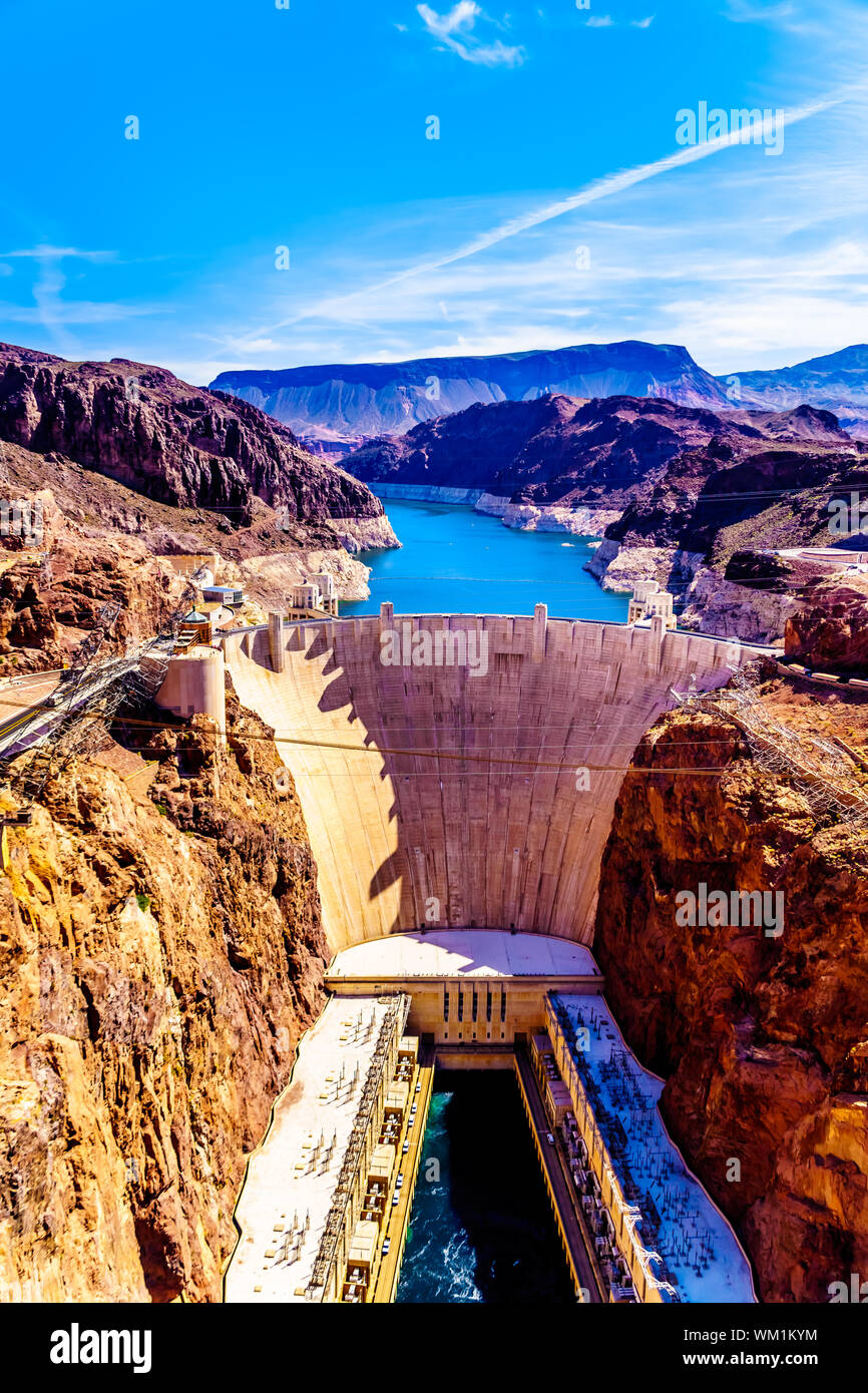 Vorderansicht des Hoover Dam, einen konkreten Staumauer in die schwarze Schlucht des Colorado River, an der Grenze zwischen Nevada und Arizona in den USA Stockfoto