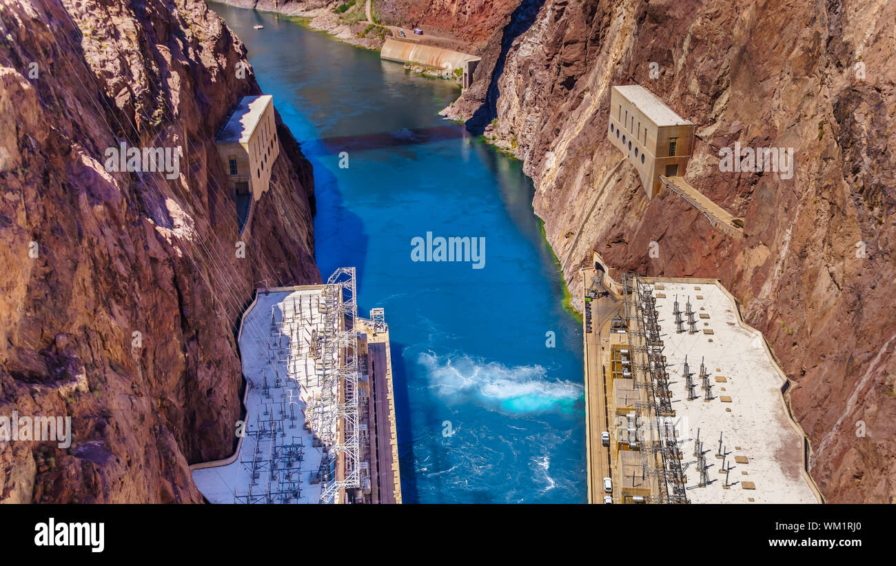 Die Kraftwerke an den Colorado River an der hinteren Seite der Hoover Dam an der Grenze der Staaten Nevada und Arizona. Stockfoto