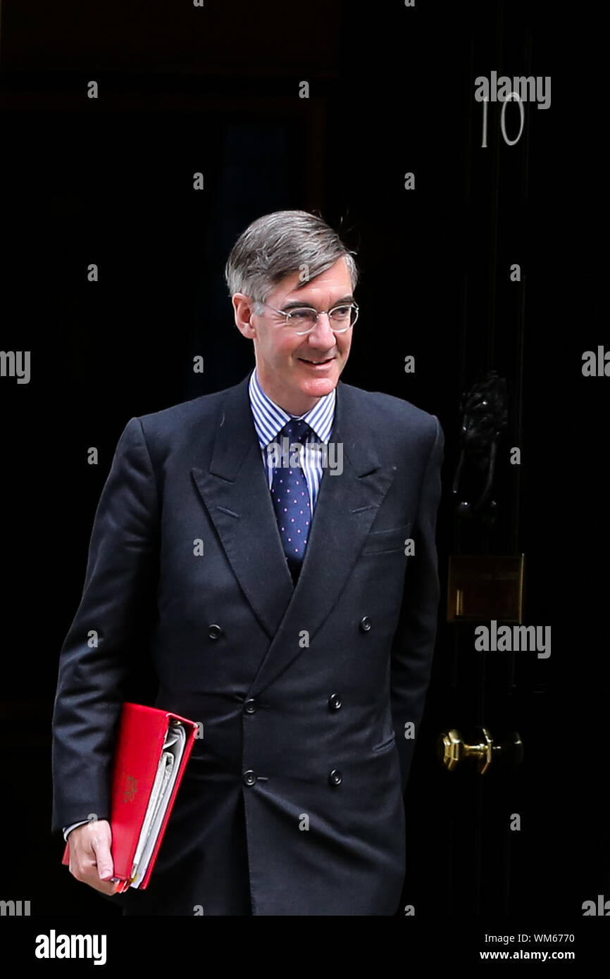 London, Großbritannien. 04 Sep, 2019. Führer des Unterhauses Jakob Rees-Mogg gesehen Nr. 10 Downing Street in London. Credit: SOPA Images Limited/Alamy leben Nachrichten Stockfoto