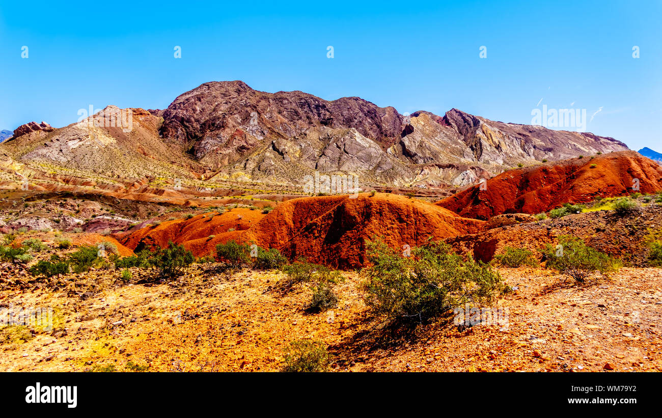 Die bunten Berge entlang Northshore Road SR 167 im Lake Mead National Recreation Area in der Halbwüste Landschaft zwischen Boulder City und Overton, Nevada, USA Stockfoto