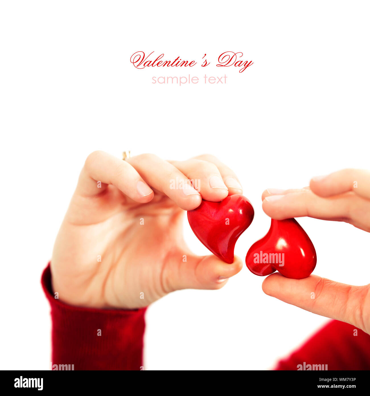 Rote Herzen in der Hand - St. Valentin Konzept. Mit leicht abnehmbaren Mustertext Stockfoto