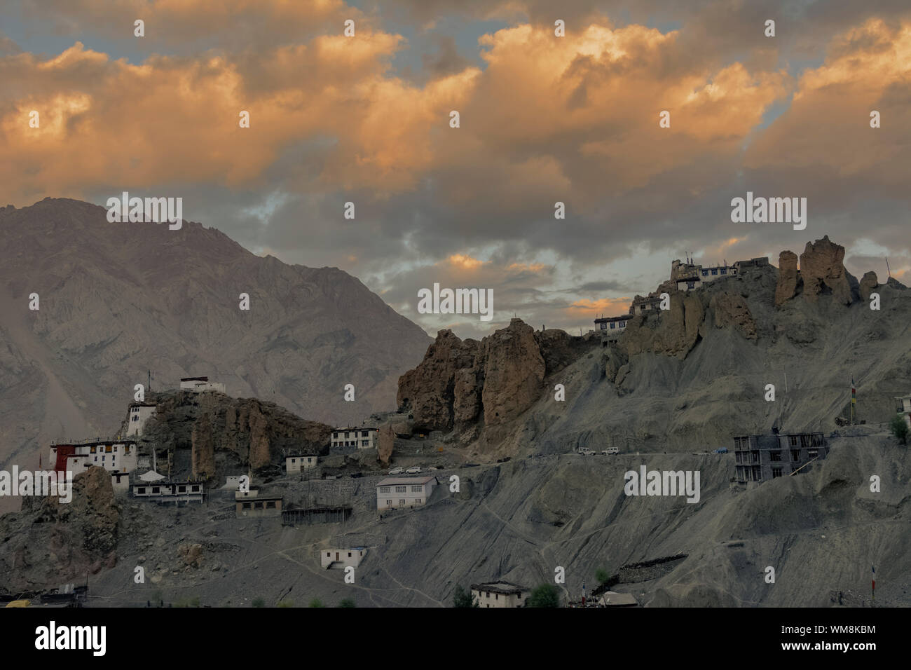 Colurful Sonnenuntergang am Dhankar, Spiti Valley, Himachal Pradesh, Indien Stockfoto