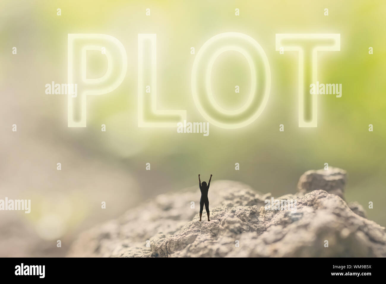 Konzept der Plan mit einer Person, die in der Outdoor- und suchen den Text über den Himmel in der Natur Hintergrund. Stockfoto