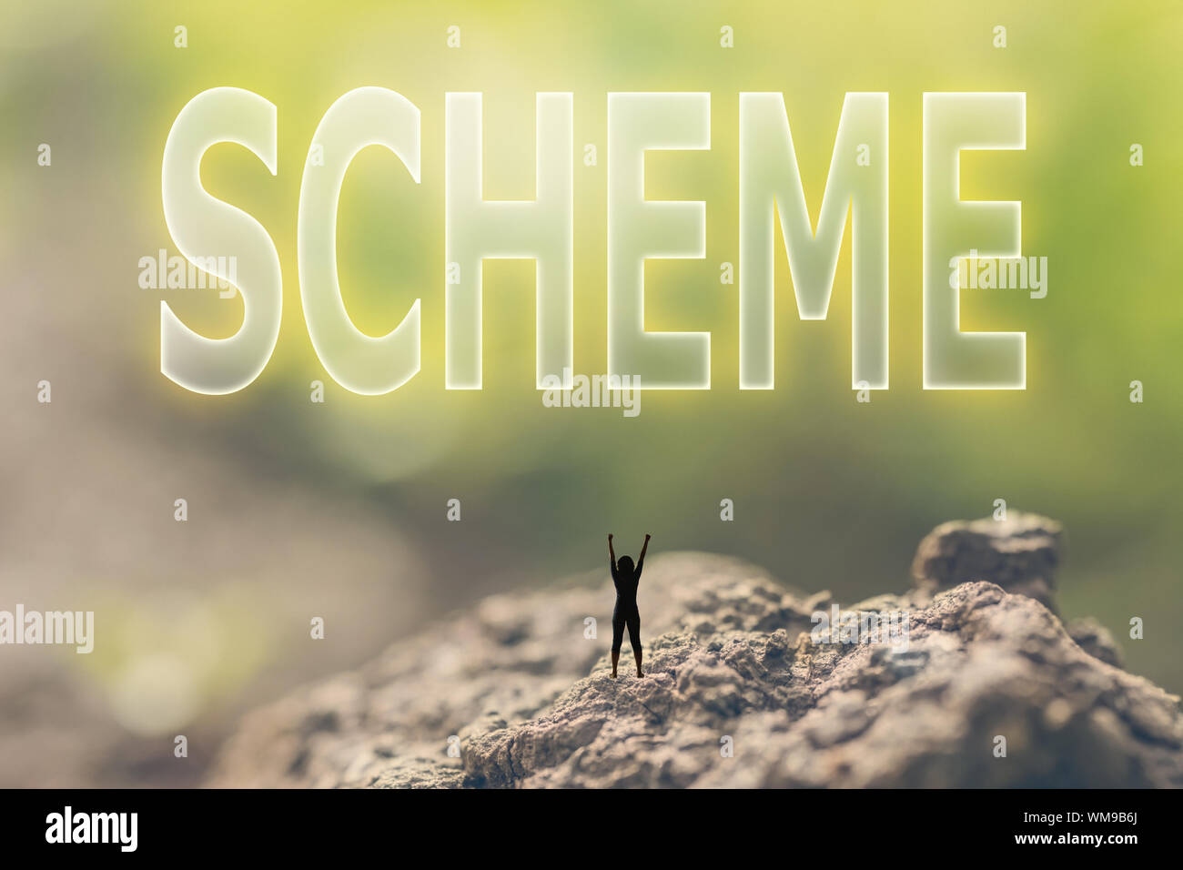 Konzept der Plan mit einer Person, die in der Outdoor- und suchen den Text über den Himmel in der Natur Hintergrund. Stockfoto