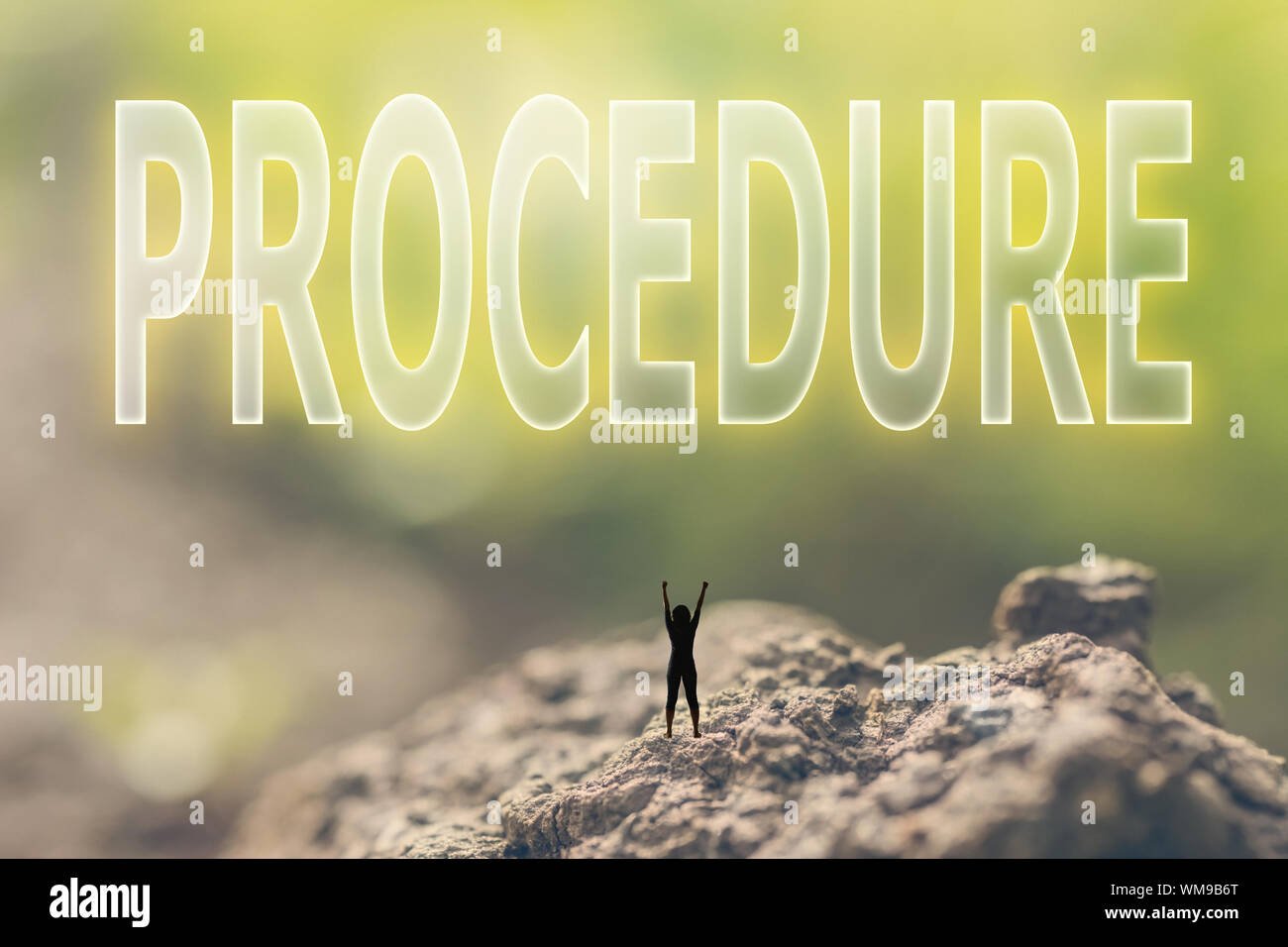 Konzept der Plan mit einer Person, die in der Outdoor- und suchen den Text über den Himmel in der Natur Hintergrund. Stockfoto