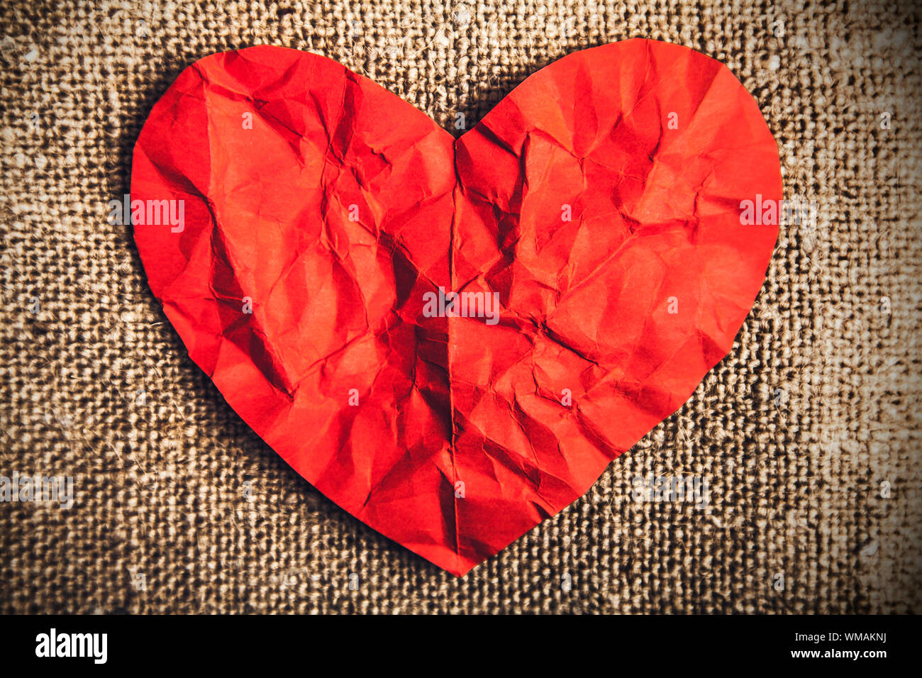 Herzen von rotem Papier Stockfoto