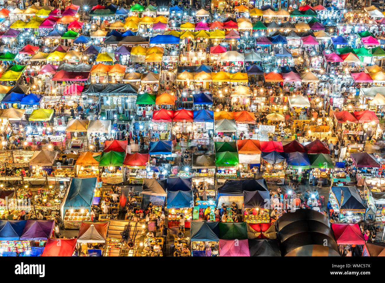 Bangkok Night Market - Ratchada Rot Fai Zug Nacht Markt in Thailand Stockfoto
