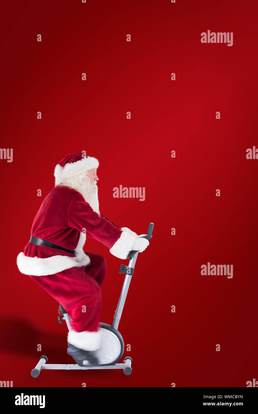 Santa Verwendet eine Home Trainer gegen den roten Hintergrund Stockfoto