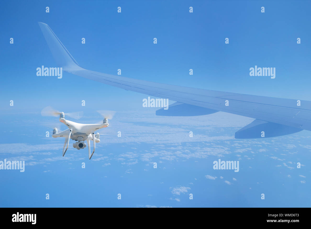 Drohne in der Nähe von kommerziellen Flugzeug fliegen Stockfoto