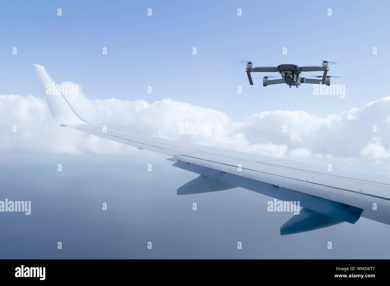 Drohne in der Nähe von kommerziellen Flugzeug fliegen Stockfoto