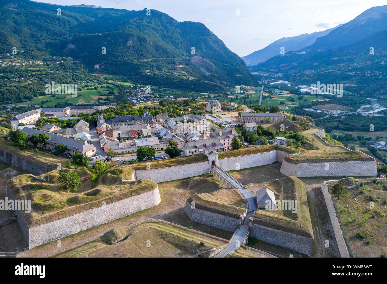Frankreich, Hautes Alpes, Mont Dauphin, Zitadelle als Weltkulturerbe von der UNESCO für die wichtigsten Sehenswürdigkeiten von Vauban (Luftbild) // Frankreich, Alpes-de-Haute-Provence (05. Stockfoto
