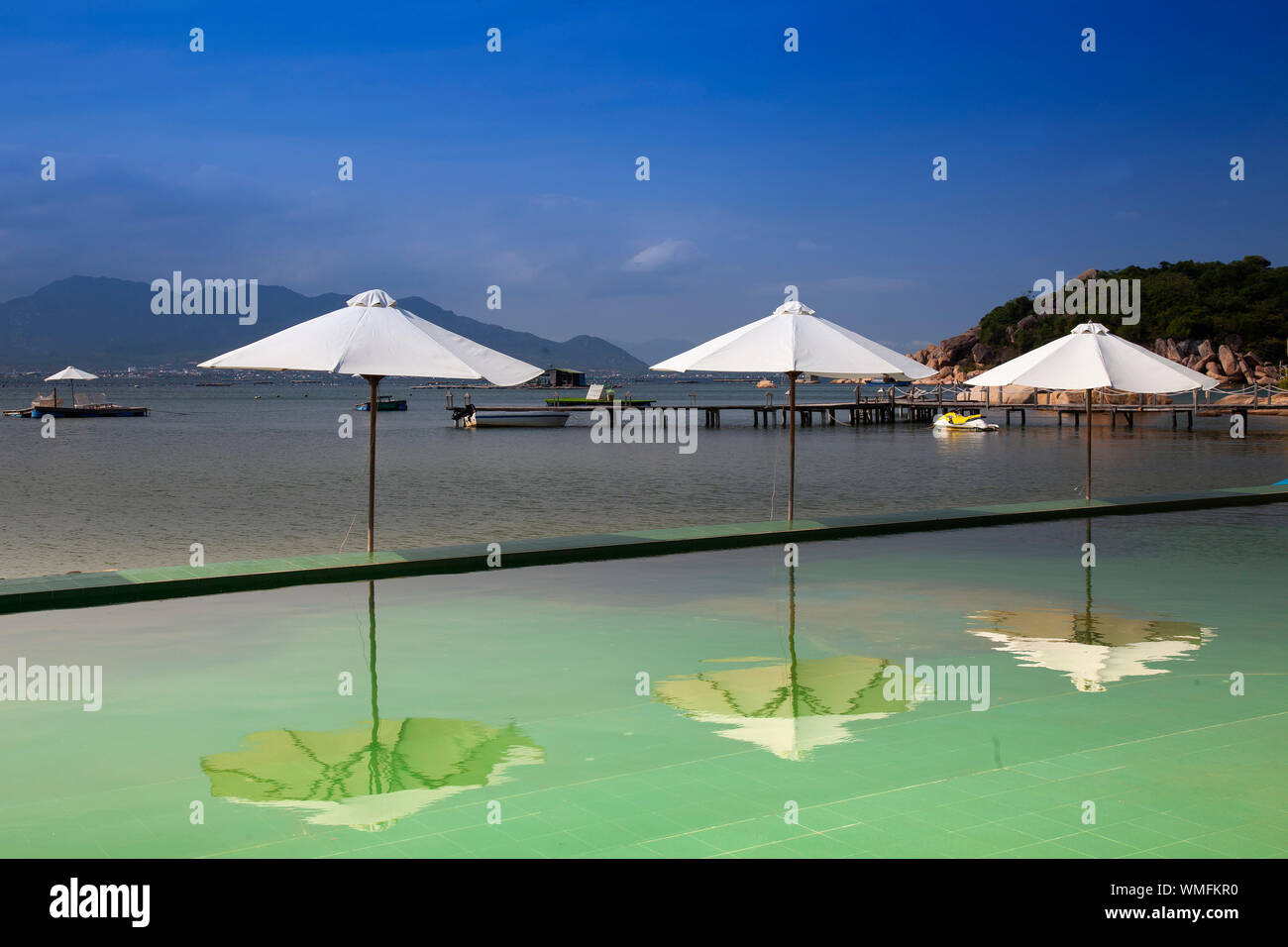 Strand und der Ort von Sao Bien, Bucht von Cam Ranh, South China Sea, Ninh Thuan, Vietnam, Asien Stockfoto