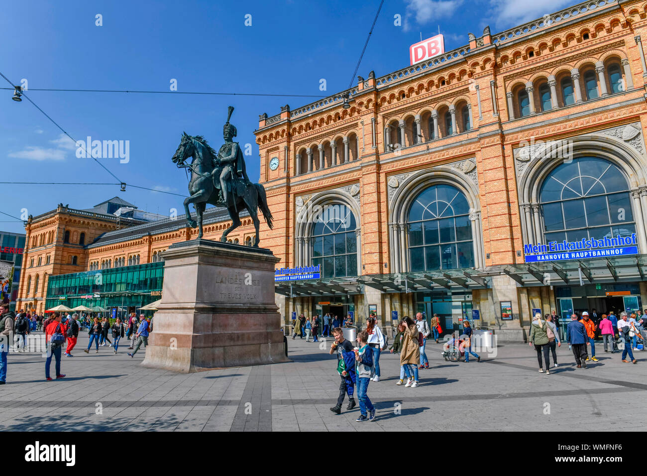 Reiterstandbild, König Ernst August I., Hauptbahnhof, Ernst-August-Platz, Hannover, Niedersachsen, Deutschland Stockfoto