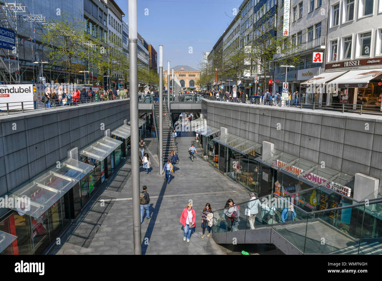 Niki-de-Saint-Phalle-Promenade, Bahnhofstrasse, Hannover, Niedersachsen, Deutschland Stockfoto