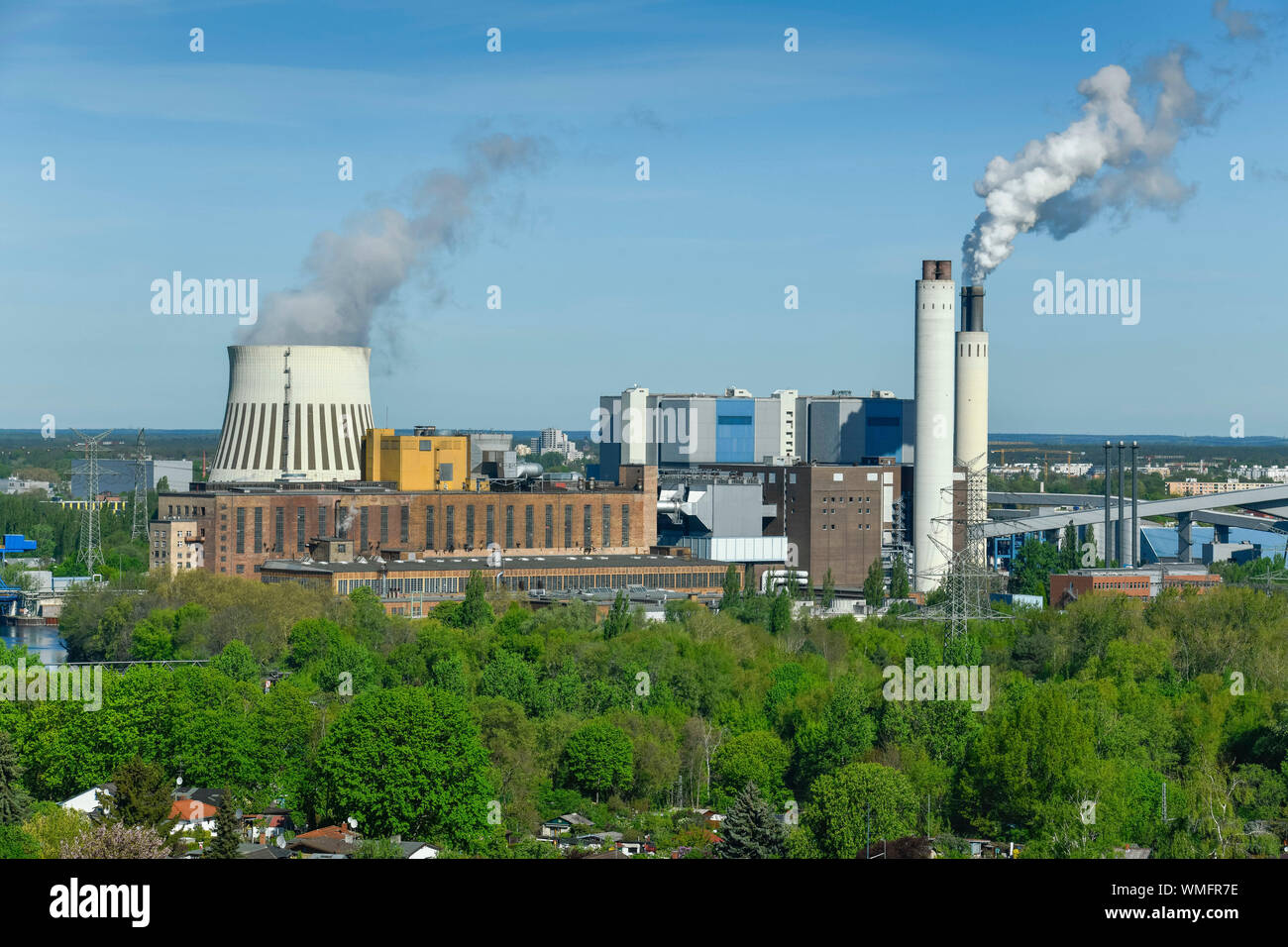 Kraftwerk Reuter West (hinten) und Heizkraftwerk Reuter (vorne), Siemensstadt, Spandau, Berlin, Deutschland Stockfoto
