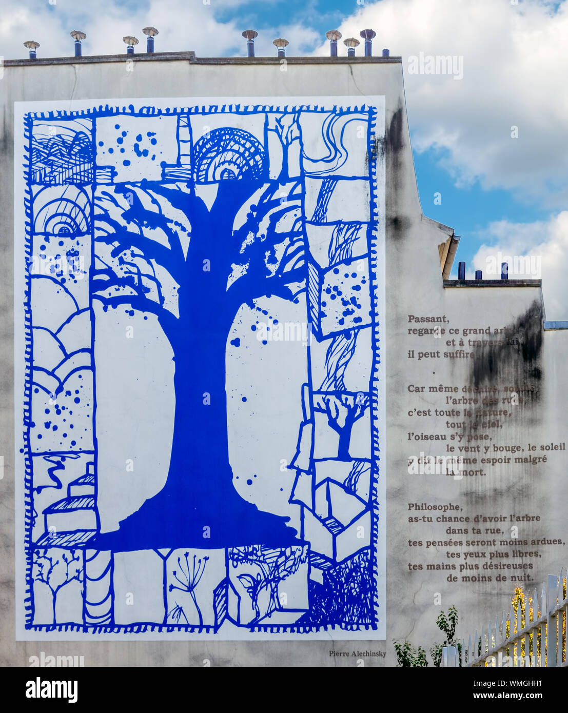 L'arbre bleu Wandmalerei in Paris. Stockfoto