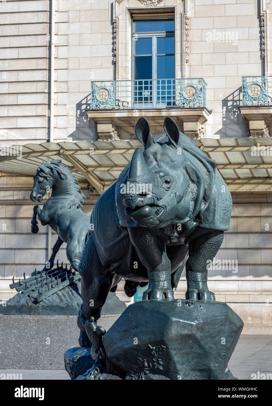 Rhinoceros Statue vor dem Museum d'Orsay in Paris. Stockfoto