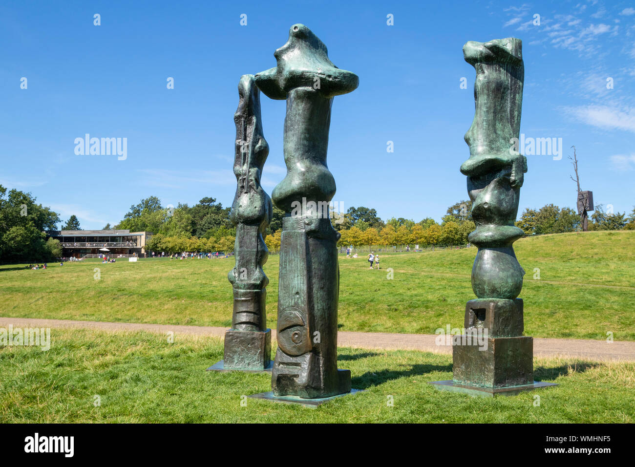 Henry Moore: Aufrechte Motive Nr. 1 (Glenkiln Kreuz): Nr. 2; Nr. 7 Yorkshire Sculpture Park YSP Bretton Wakefield West Yorkshire England UK GB Europa Stockfoto