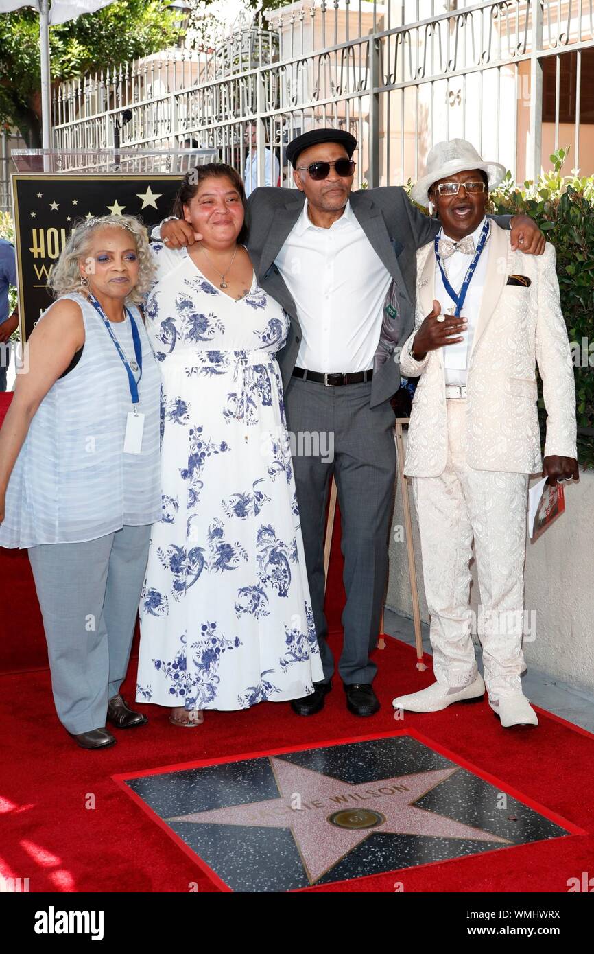 Los Angeles, CA. 4. Sep 2019. Sabrina Wilson, Li-Nie Wilson, John Wilson, Anthony Wilson an die Induktion Zeremonie für POSTHUME Stern auf dem Hollywood Walk of Fame für Jackie Wilson, Hollywood Boulevard, Los Angeles, CA 4. September 2019. Credit: Priscilla Grant/Everett Collection/Alamy leben Nachrichten Stockfoto