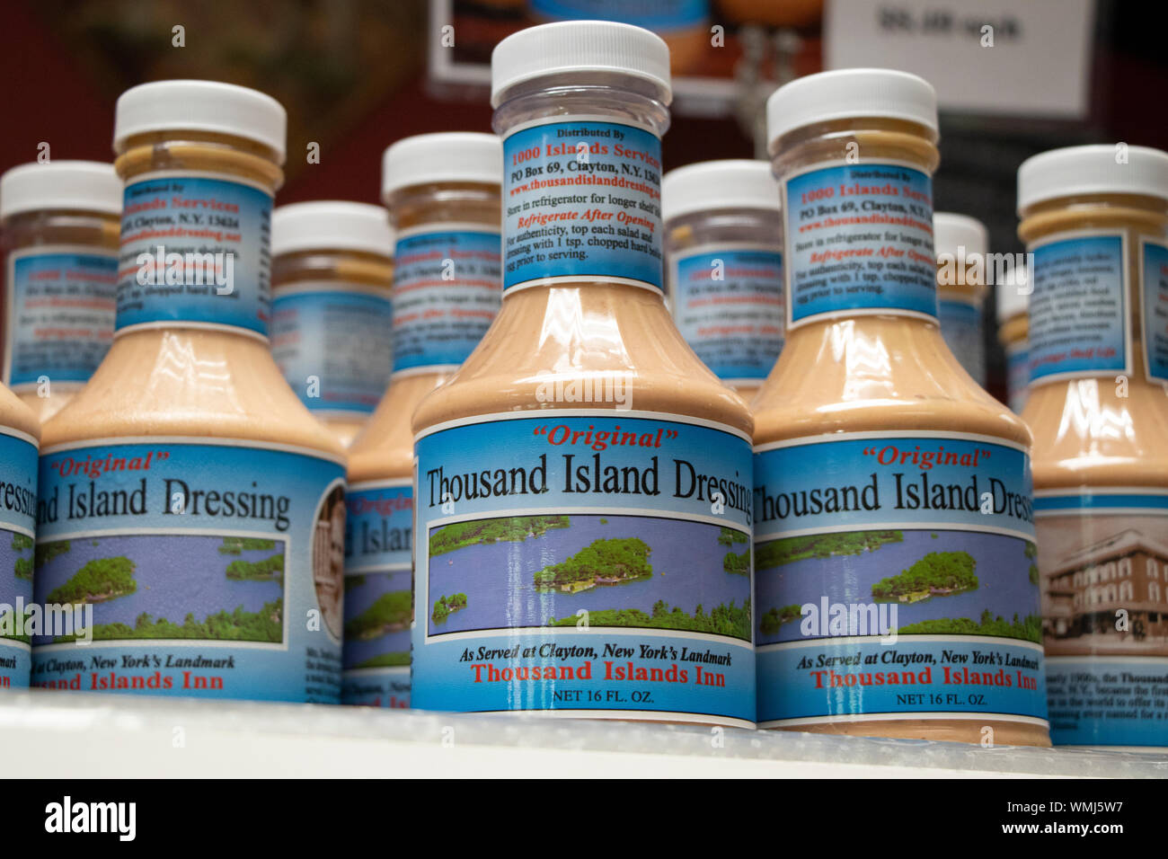 Clayton, New York, USA - 26. Juli 2019: Anzeige der 'Original' Tausend Insel Salat Dressing Flaschen mit 1000 Inseln Fluss Ratte Käse Store Stockfoto