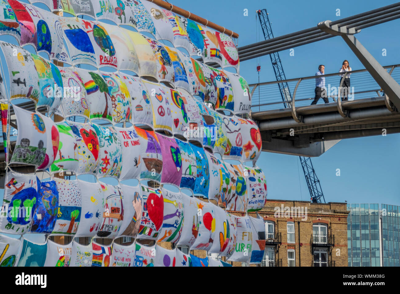 London, Großbritannien. 5. Sep 2019. Die kabakov Stiftung und Kunst Aktion Ändern bringen das Schiff der Toleranz nach London als Herzstück kunst Installation von Totally Thames 2019. Das Schiff von Toleranz ist ein internationales Kunstprojekt erstellt von Ilya und Emilia Kabakov. Zuerst in Ägypten im Jahr 2005 ins Leben gerufen, das Schiff der Toleranz hat in der Folge in Venedig, San Moritz, Sharjah, Miami, Havanna, Moskau, New York, Zug, Rom und Rostock erstellt. Das Projekt wurde mit dem renommierten Cartier Preis für das beste Projekt des Jahres 2010 ausgezeichnet. Credit: Guy Bell/Alamy leben Nachrichten Stockfoto