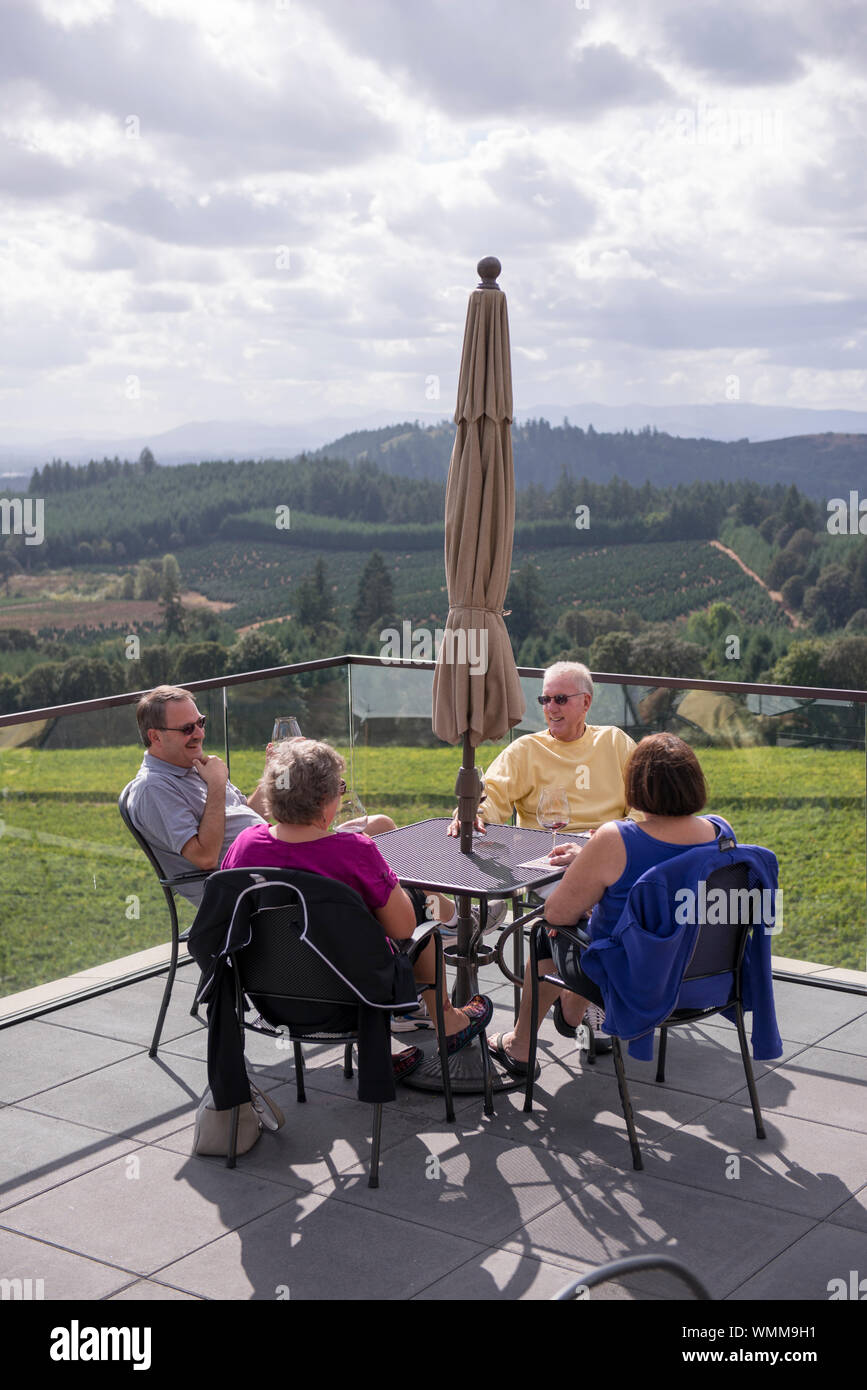 Willamette Valley Vineyards ist ein bekannter Hersteller von Pinot Noir und ist in Turner, nur außerhalb von Salem, Oregon. Stockfoto