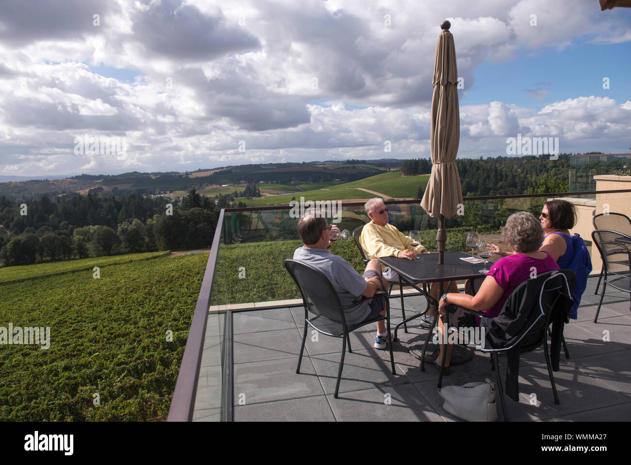Willamette Valley Vineyards ist ein bekannter Hersteller von Pinot Noir und ist in Turner, nur außerhalb von Salem, Oregon. Stockfoto