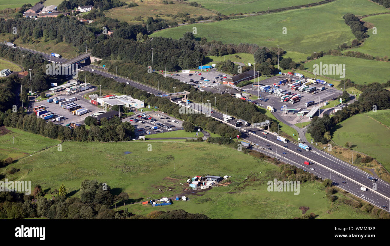 Luftaufnahme von Birke Services auf der Autobahn M62, Manchester Stockfoto