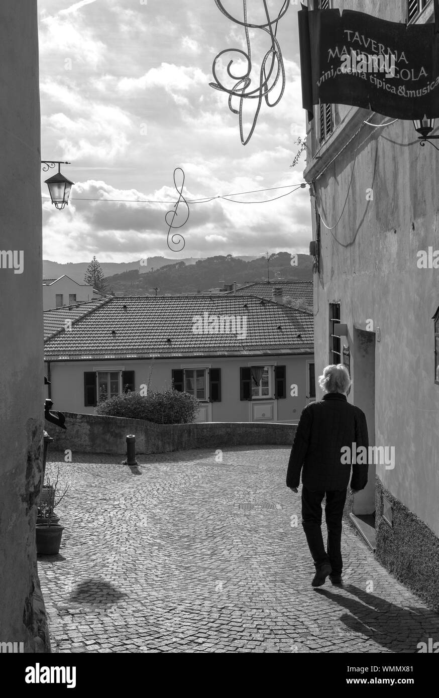 Mann der Musik in der italienischen Straße Stockfoto