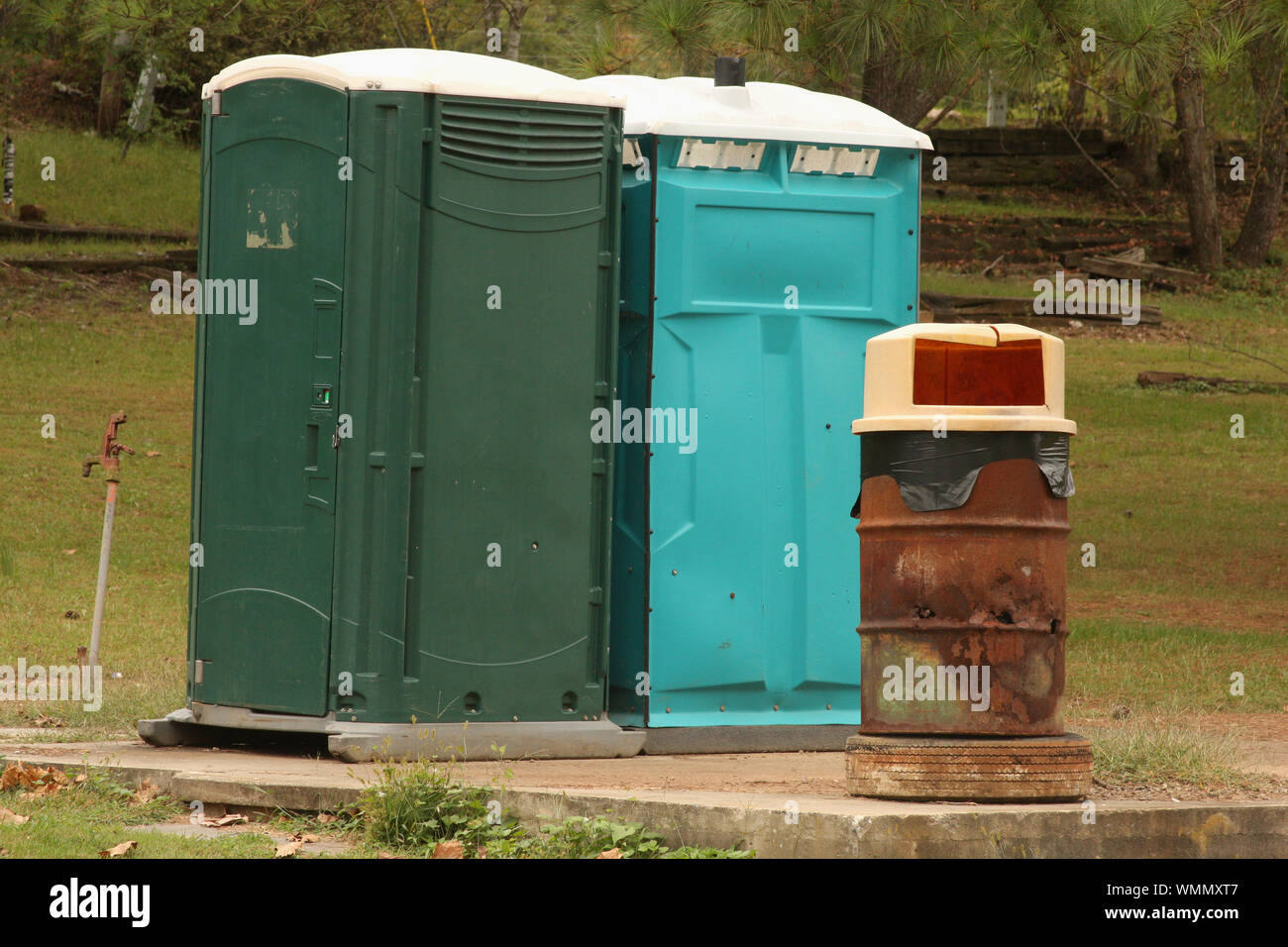 Tragbare Toiletten im öffentlichen Park. Virginia, USA. Stockfoto