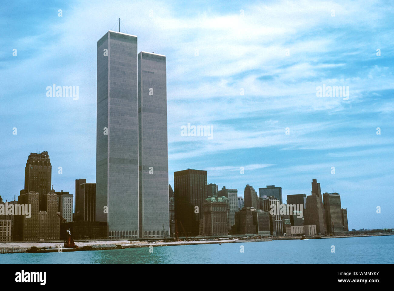 Iconic World Trade Center Empfohlene als Wahrzeichen der Twin Towers von New Jersey und den Hudson River. Archivierung vintage Stadtbild von New York City Stockfoto