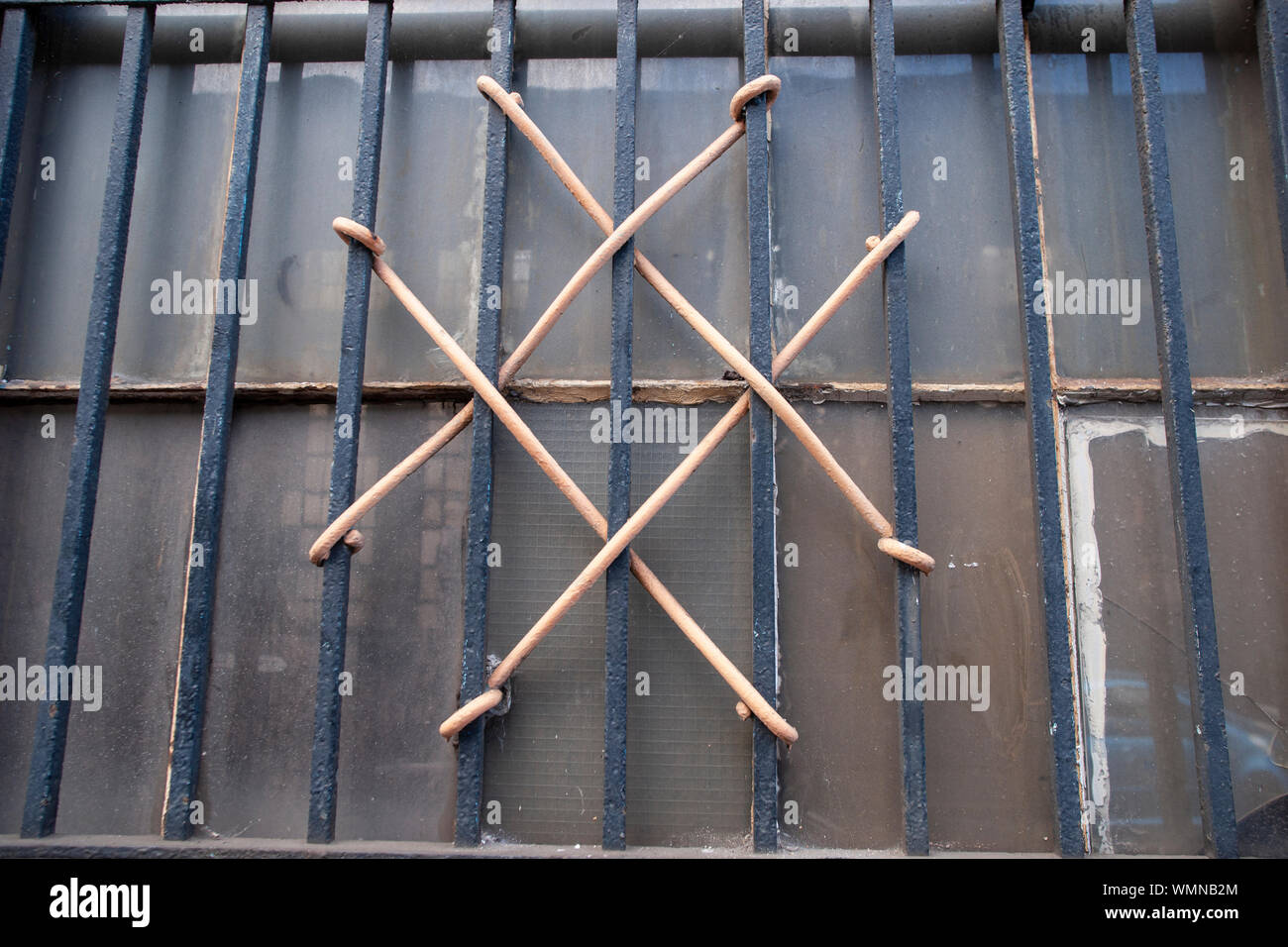 Bügeleisen arbeiten an Fenster Bars, jewelary Viertel, Birmingham Stockfoto