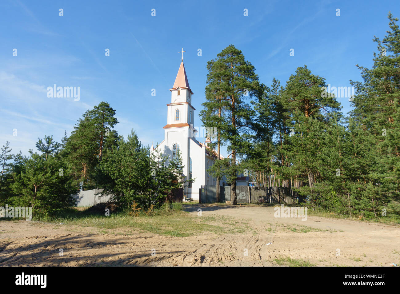 Borisov, Belarus - 24. Juni 2019: Katholische Kirche des Erlösers des Heiligen Geistes in Borissow Stockfoto