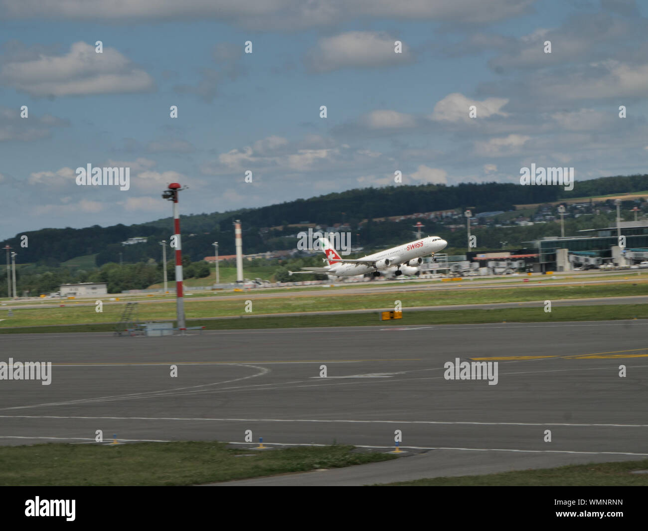 Swiss International Airlines Flugzeug nehmen - weg vom Flughafen Zürich Stockfoto