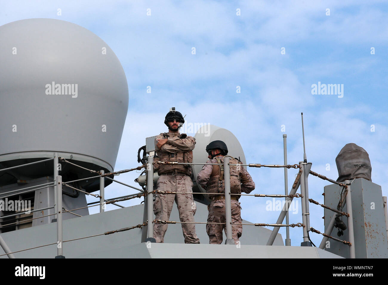 Manila, Philippinen. 5. Sep 2019. Mitglieder der spanischen Marine stand Guard auf die spanische Marine Fregatte Mendez Nunez (F-104) in einem Hafen in Manila, Philippinen, Sept. 5, 2019. Die spanische Marine Fregatte Mendez Nunez (F-104) in Manila angedockten für einen Port Anruf am Donnerstag, die erste spanische Kriegsschiff die Philippinen seit 1898, die philippinische Marine gesagt hat. Credit: rouelle Umali/Xinhua/Alamy leben Nachrichten Stockfoto