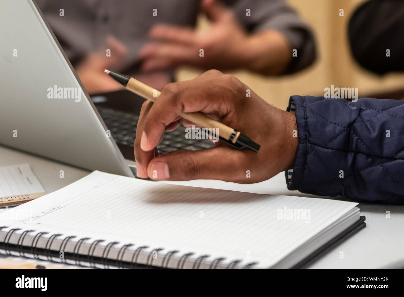 Konferenz der afrikanischen Bevölkerung afrikanischen Menschen in einer Sitzung, Brainstorming neue Projekte Stockfoto