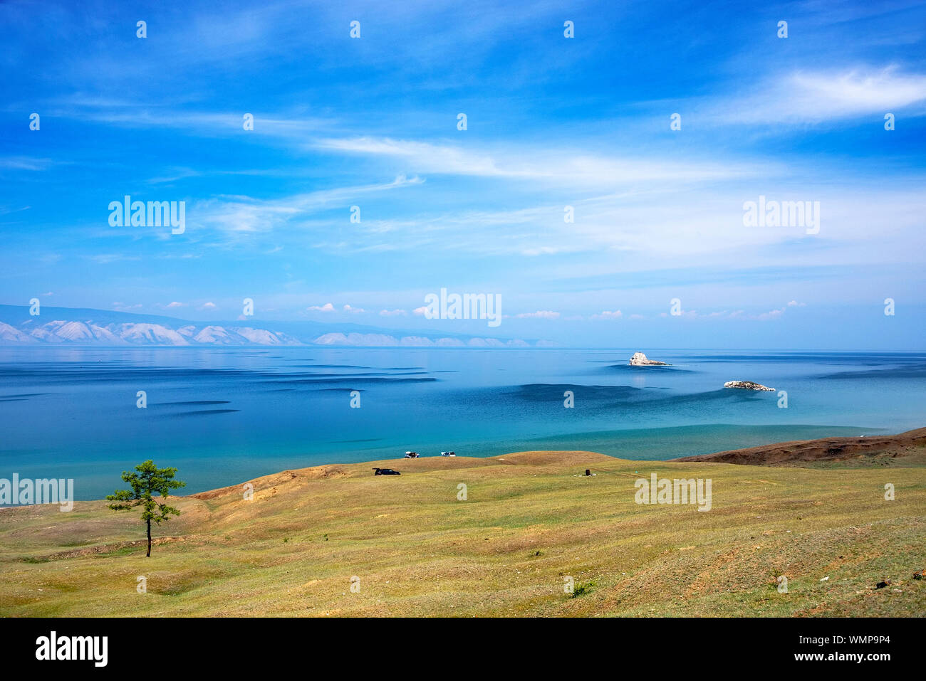 Fernsicht auf der Insel Olchon gegen den blauen Himmel Stockfoto