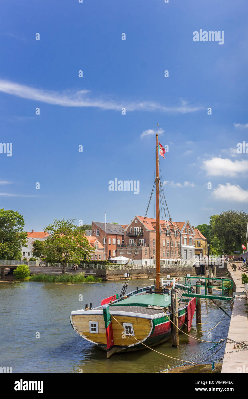 Historische Holz- Schiff im Hafen von Ribe, Dänemark Stockfoto