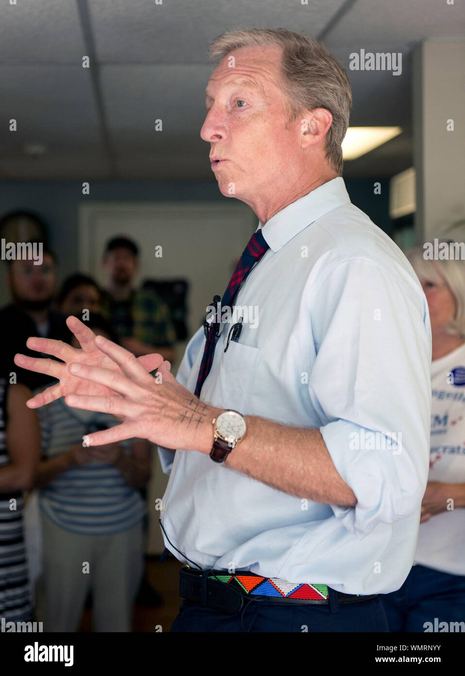 Salem, New Hampshire, USA. 05 Sep, 2019. Der demokratische Kandidat für das Amt des Präsidenten, TOM STEYER, hält ein Rathaus am Bauernhaus Röster. Credit: Brian Cahn/ZUMA Draht/Alamy leben Nachrichten Stockfoto