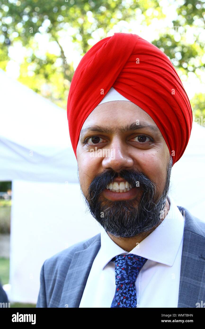TANMANJEET SINGH DHESI MP, FOTO AM COLLEGE GREEN, WESTMINSTER, AM 5TH. SEPTEMBER 2019. LABOUR PARTY-MPS. ARBEITER UND KOOPERATIONSPOLITIKER. BRITISCHE POLITIKER. MPS. POLITIK. BREXIT. FRAGEN ZUM PREMIERMINISTER VON BORIS JOHNSON. RASSISTISCHER BRIEFKASTEN TANMANJEET DHESI DRÄNGT BORIS JOHNSON ZUR APOLOGISE. RUSSELL MOORE-PORTFOLIO-SEITE. Stockfoto